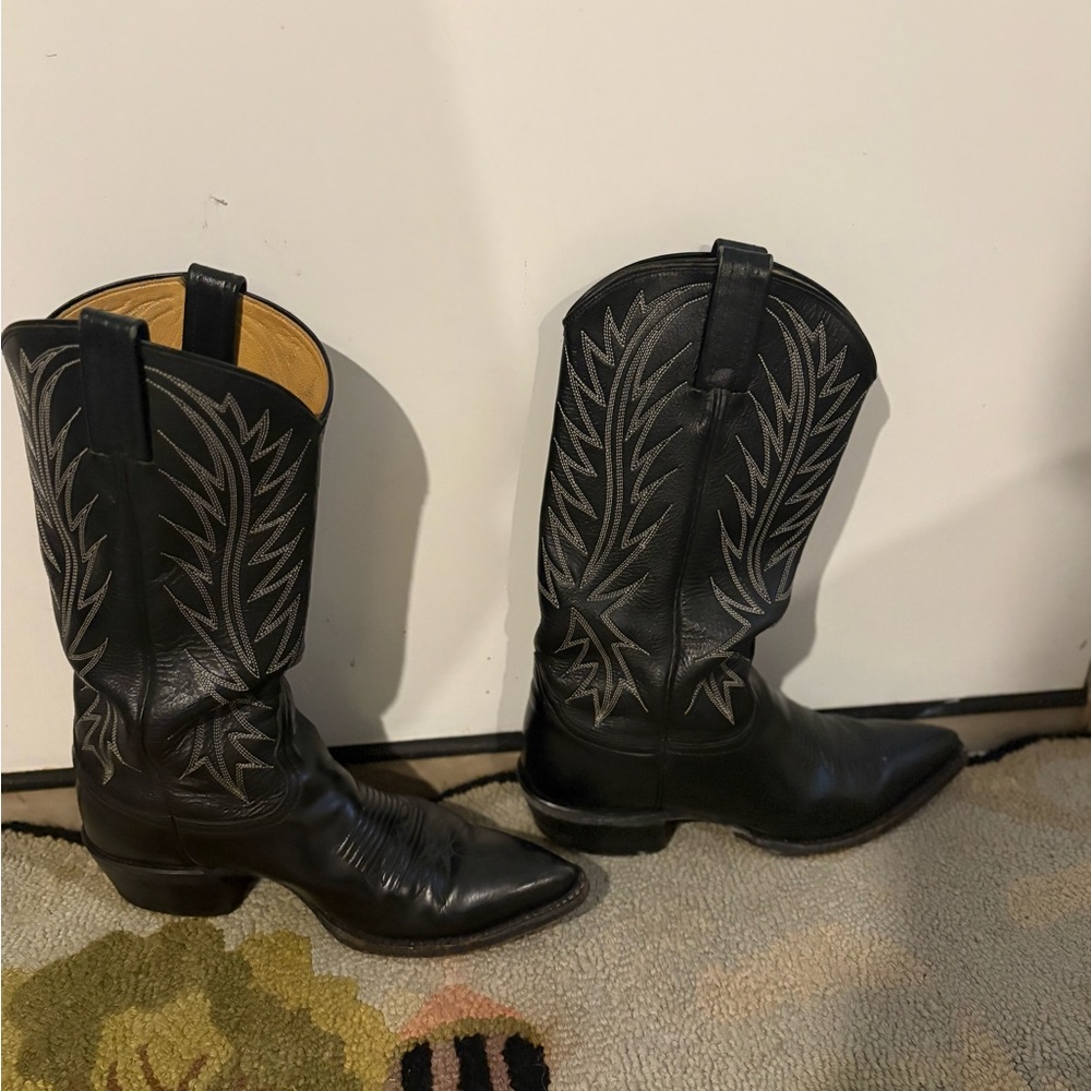 Women’s Black Western Heeled Cowboy Boots with Stitch Detail